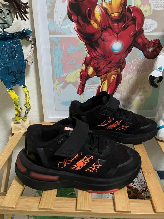 Продам кросівки Adidas Spiderman, розмір 28