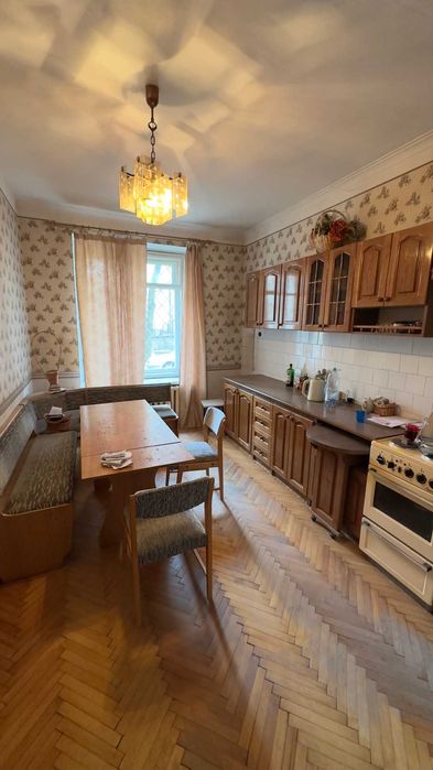 Продаж квартири 146 м2 біля парку культури