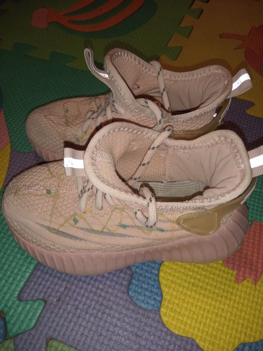 Віддам для дівчинки 24 розмір