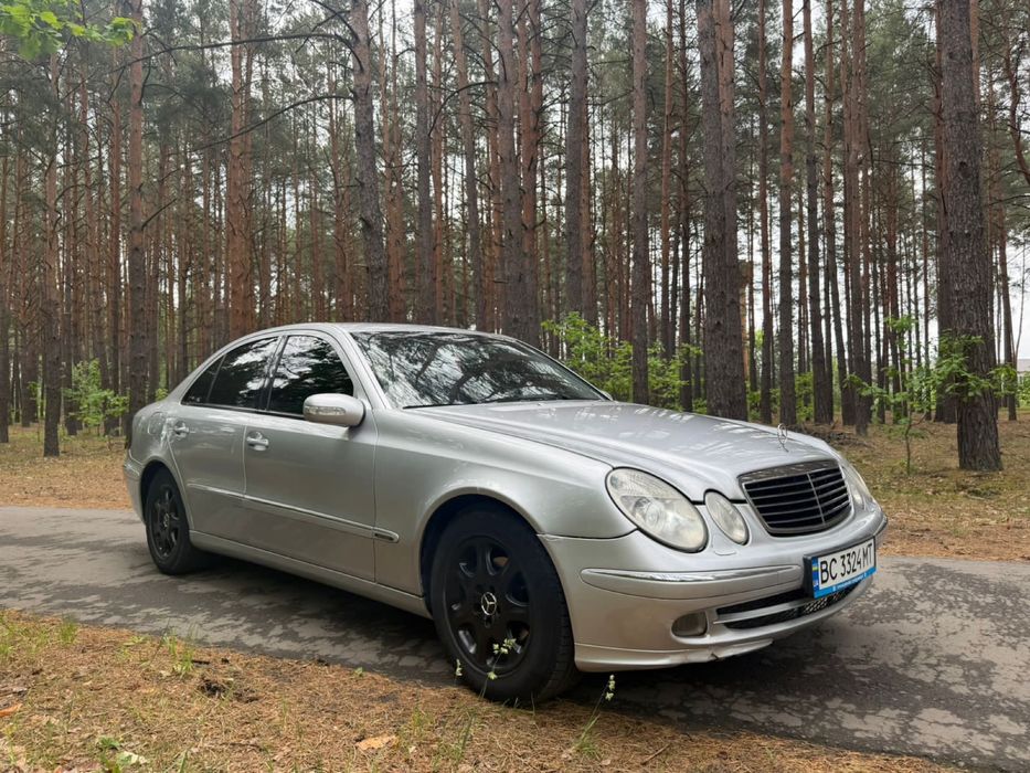 Mercedes - Benz-  E 220 Автомат