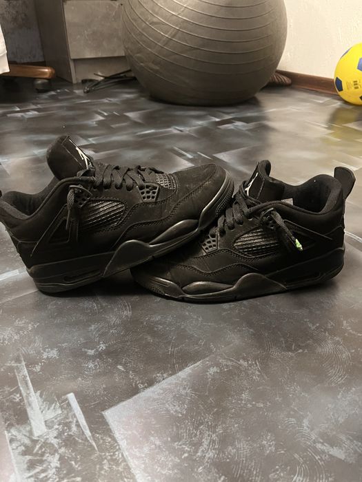 Jordan 4 black cat