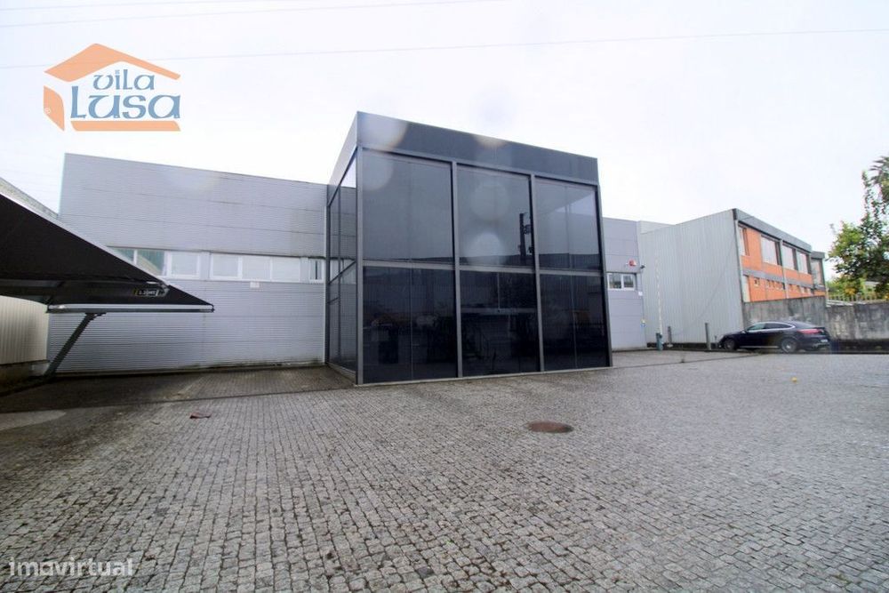 Pavilhão Industrial Moderno à Venda em São João da Madeira