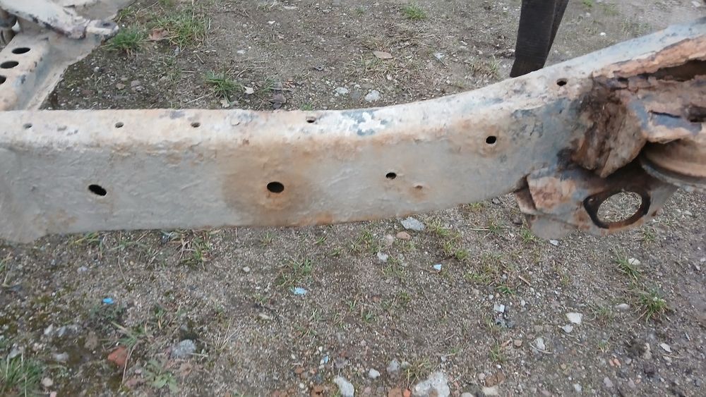 Nissan Pickup D22 D21 Navara NP300 rama tył