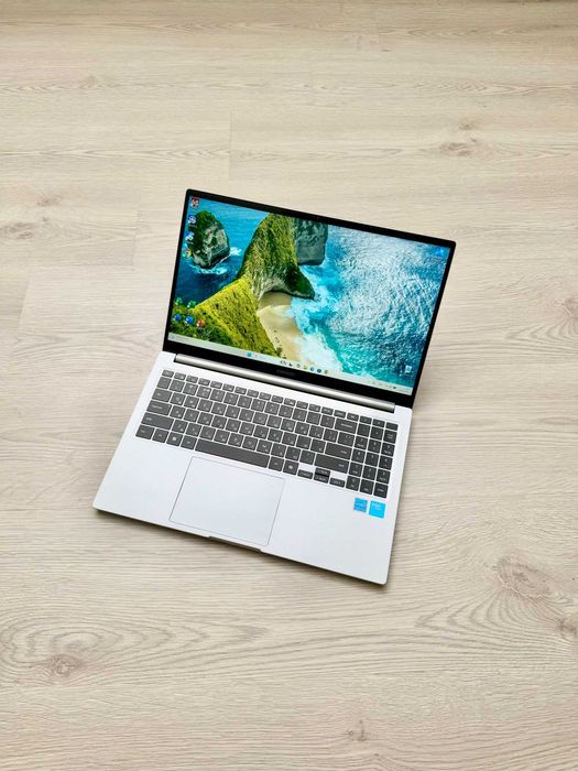 Samsung 2025р 15.6" Core 7 150U DDR16gb SSD512gb Ідеал Galaxy Book 4 АКБ до 10 годин!
