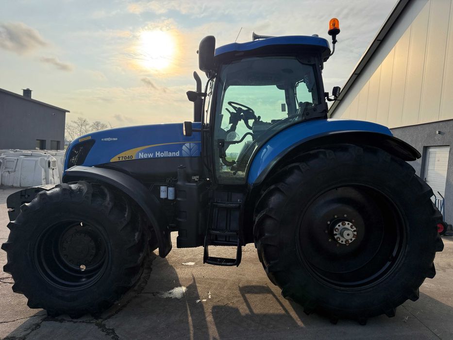 New Holland T7040 Autocommand 220 km Zadbany