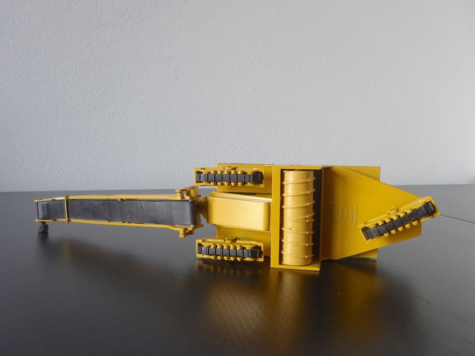 1:50 NZG 299 CAT PR 450 Cold Miller