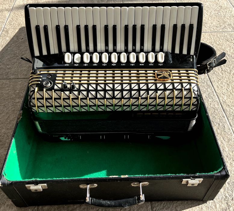 Acordeão Hohner (teclas)