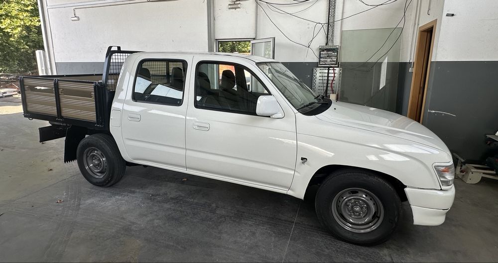 Vendo Toyota Hilux 5 lugares