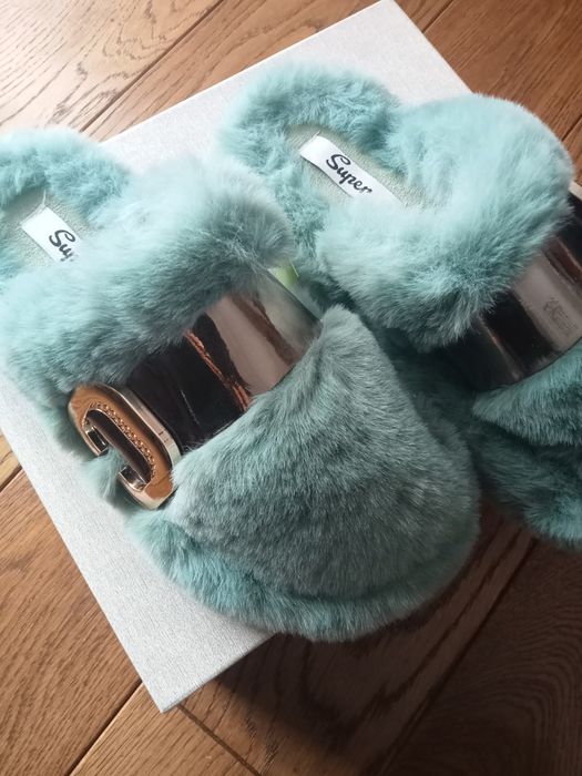 Hitowe kapcie, klapki futrzane