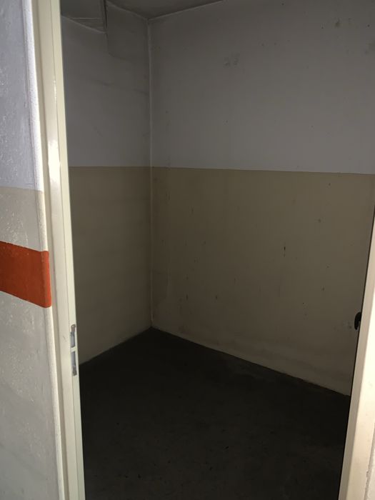 Arrendo arrumos Avenida da Carvalha Fanzêres