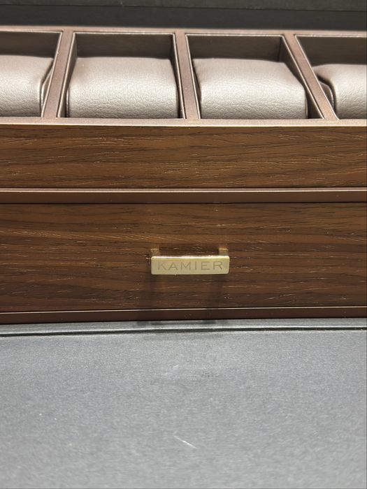 Деревʼяна скриня для прикрас, годинників