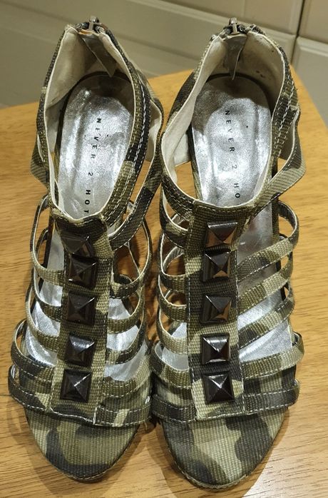 Szpilki / sandały / na platformie / moro / 37 / Never 2 Hot