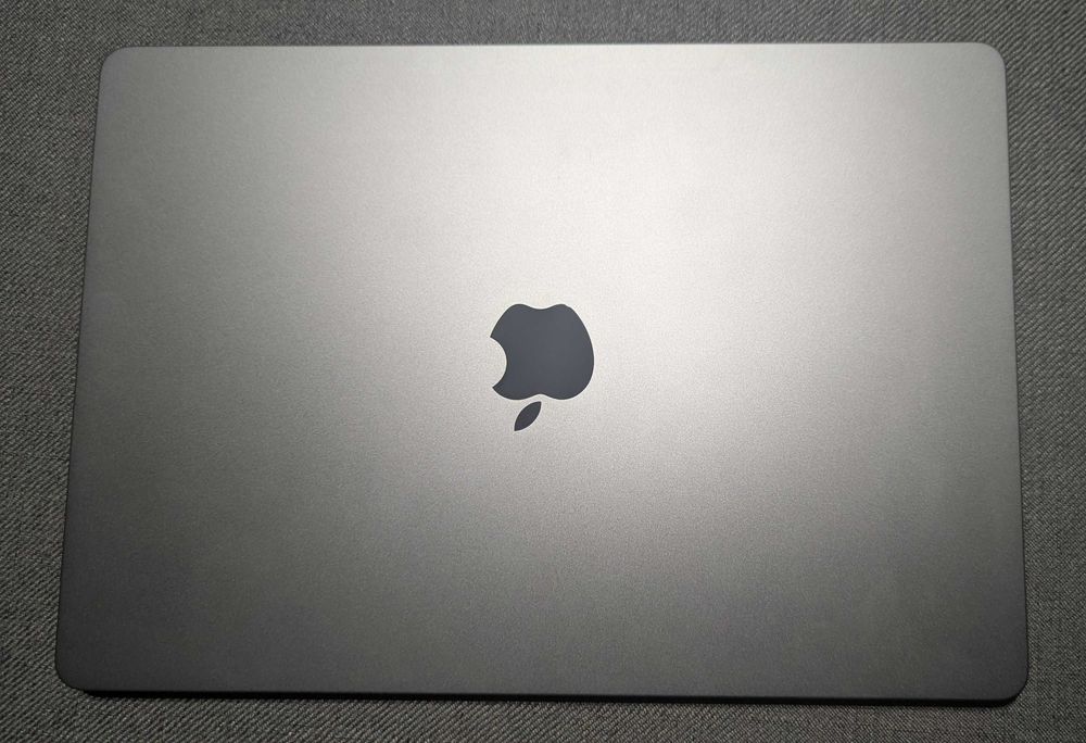 MacBook Air 15 cali M2 16GB RAM 512GB SSD klawiatura US