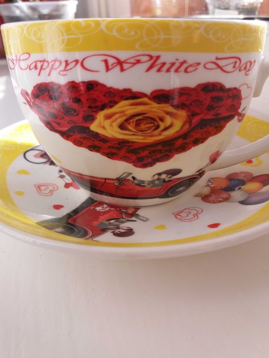 Чашка з блюдечком, чайна пара