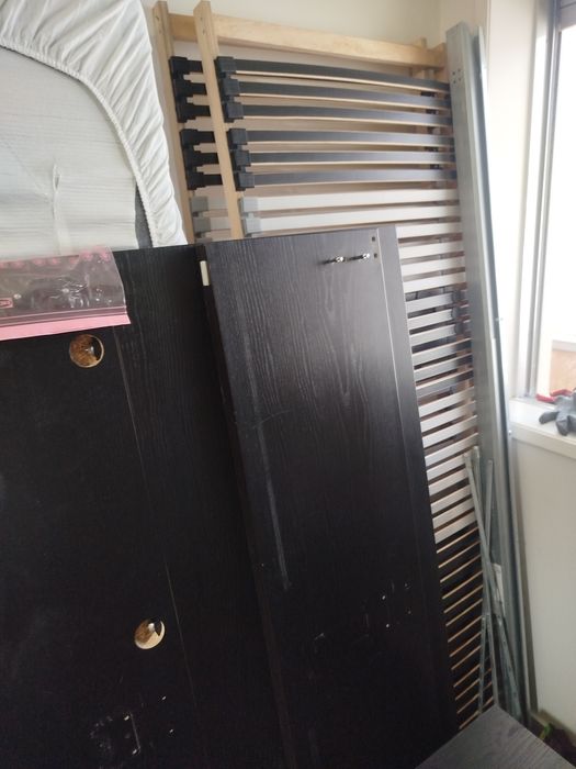 Cama Ikea 140x200 4 gavetas preta, comoda 2 gavetas preta