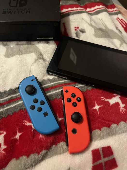 Nintendo Switch V1 Neon – Pełny Zestaw + Pudełko + Karta Pamięci