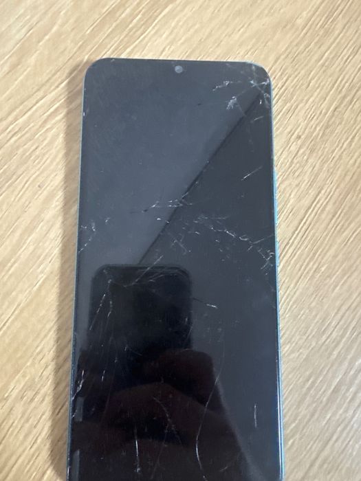 Техно спарк 8с (розбитий дисплей)