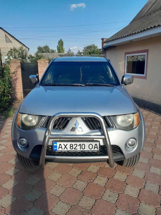 Автомобіль Mitsubishi L200