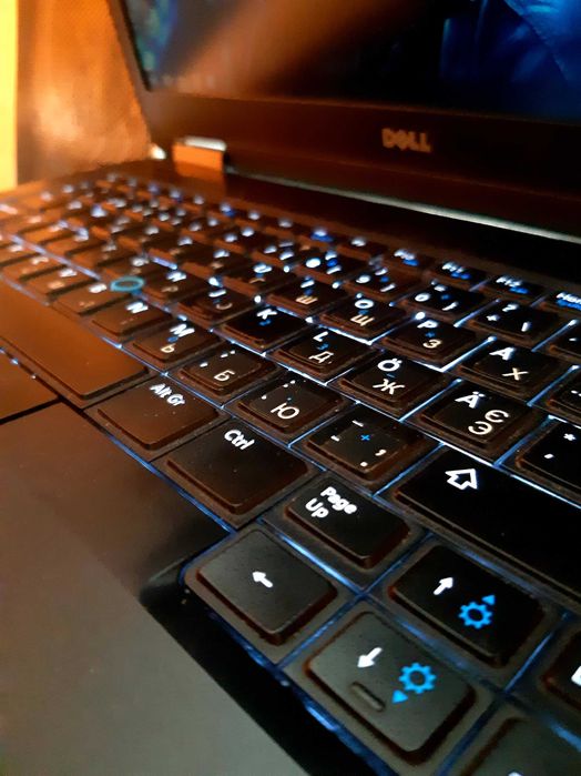 Ноутбук Ігровий  Dell .   14 дюймів /i5-4300U 2.5GHz/GT 720m на 2Gb