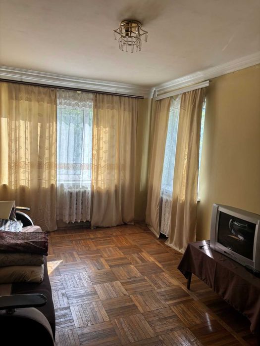 продам 2-х кімн. метро Васильківська, без комісіі