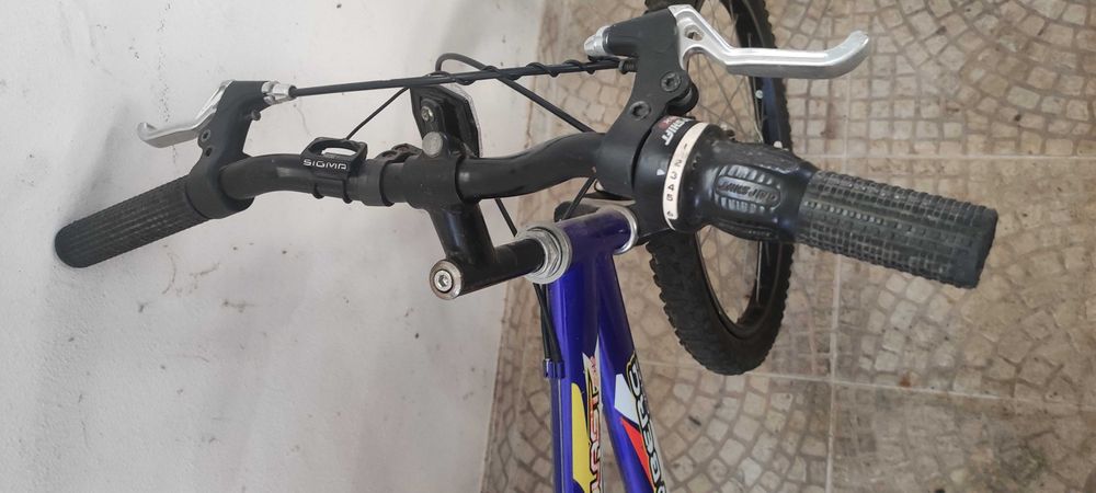Bicicleta em bom estado.  Roda 20 e mudanças