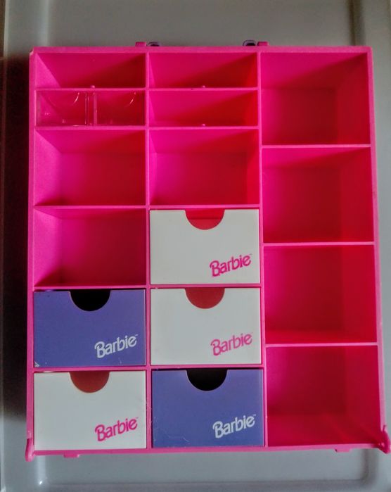 Barbie porta roupa 1993 para reaproveitar. Não é negociável.