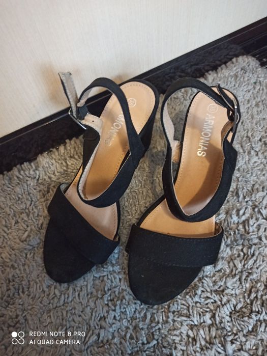 Босоніжки жіночі