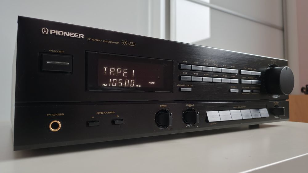 Pioneer SX-225 – amplituner stereo vintage w super stanie.