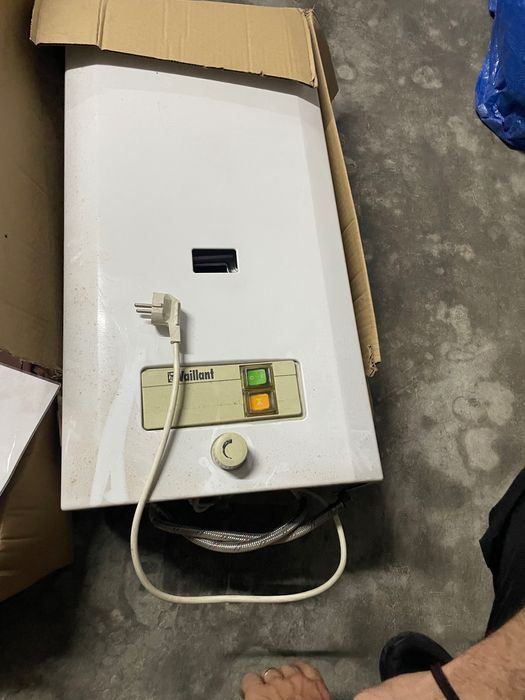 Esquentador Vaillant a gás de botija com isqueiro elétrico