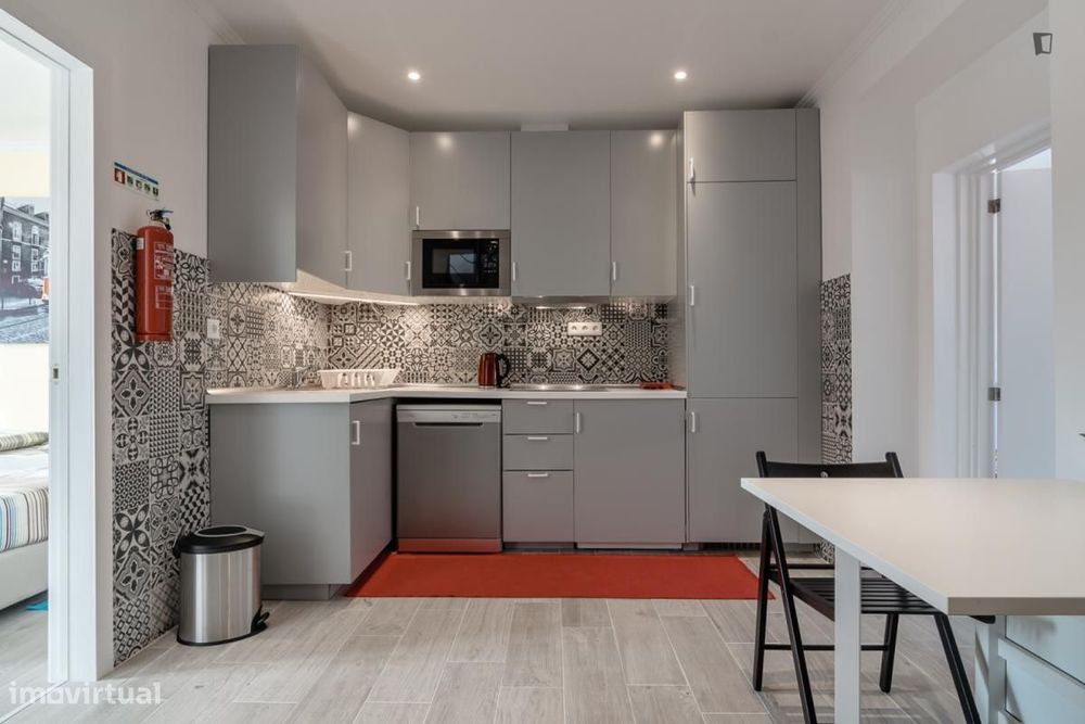 Quarto - localizado em Campolide Lisbon