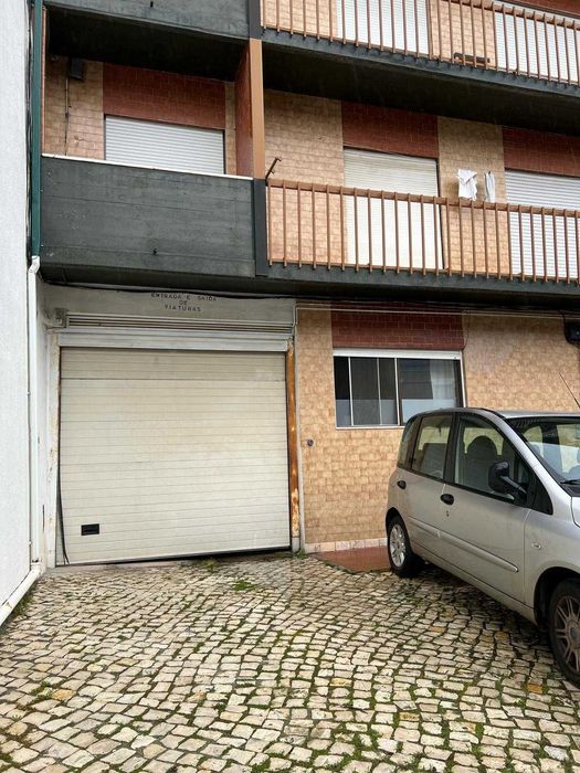 Vende-se garagem individual fechada em Coimbra cidade