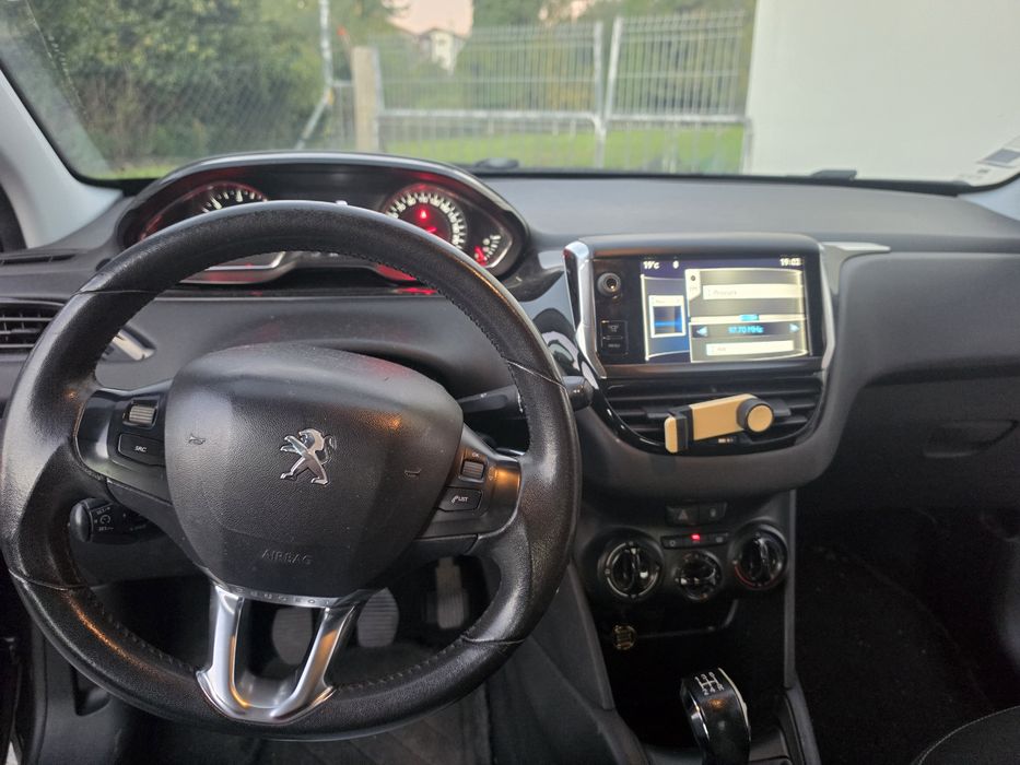 Peugeot 208 1.6 2012