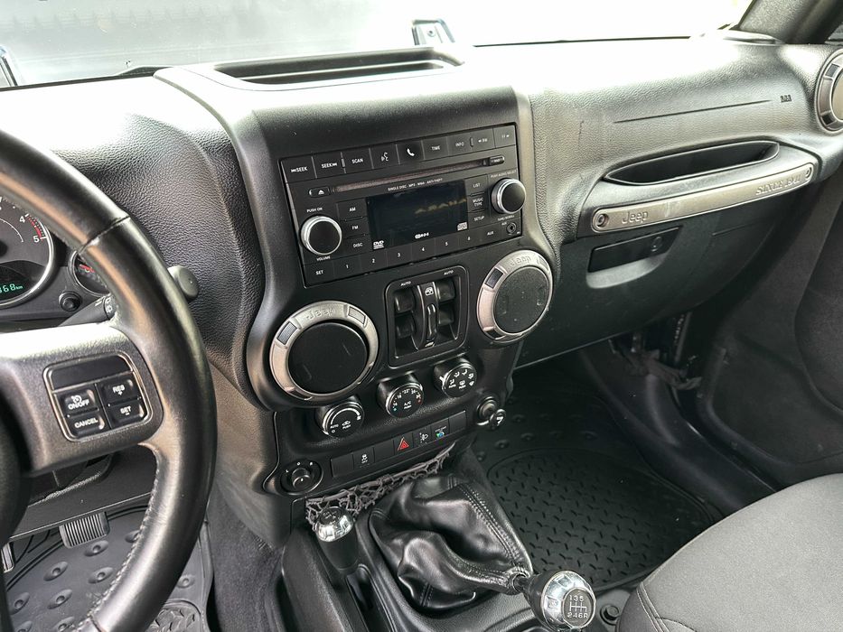 JEEP Wrangler Unlimited 2.8CRD Longo Manual Sahara
