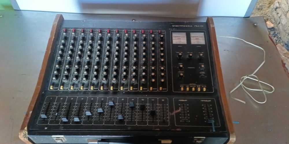 винтажный советский микшерный пульт Электроника ПМ-01.