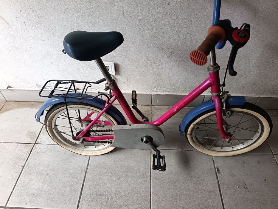 Bicicleta antiga de criança
