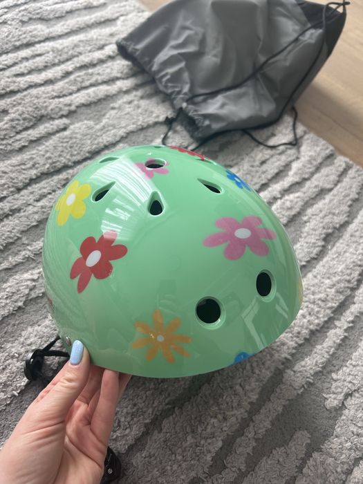 Nowy kask miętowy dla dziewczynki na tower
