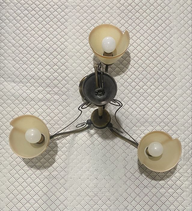 2 Candeeiros de tecto + 1 de parede