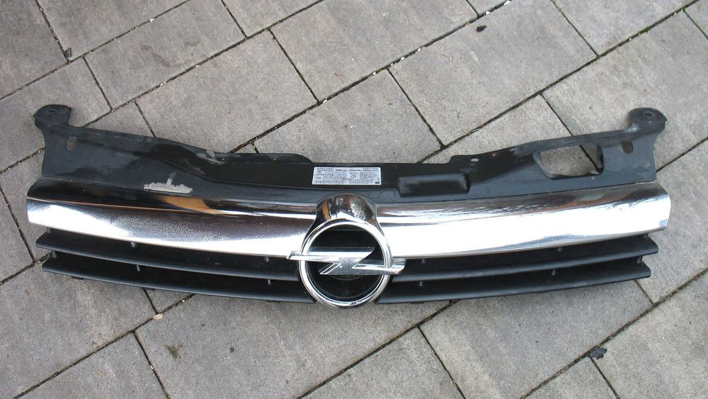 Opel Astra III H Grill Atrapa zderzaka Chrom