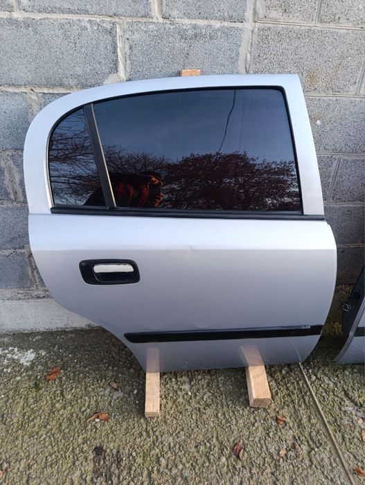 Задні двері Опель Астра G седан  права і ліва в зборі