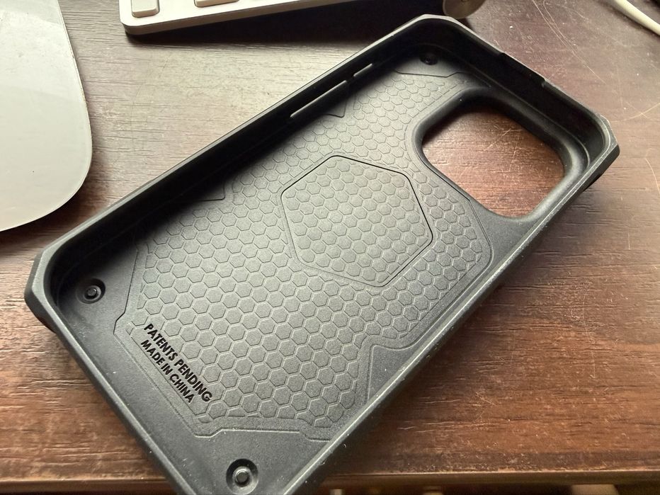 UAG iphone 15 pro + 1 szkło TORRAS