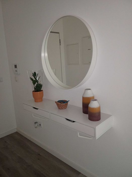 Aparador em muito bom estado.