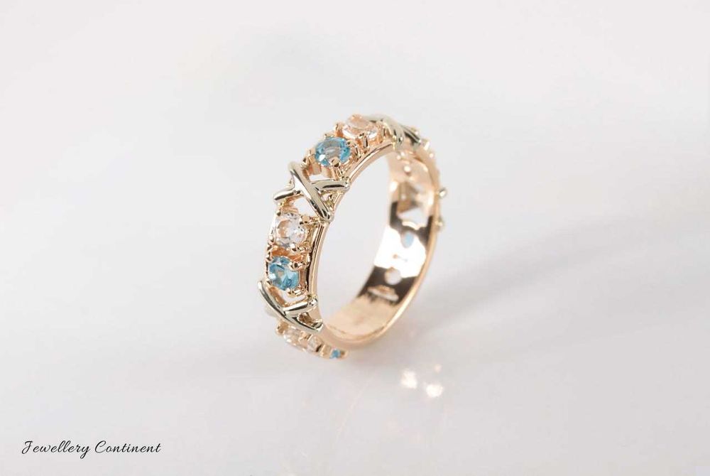 Кольцо из золота с топазами