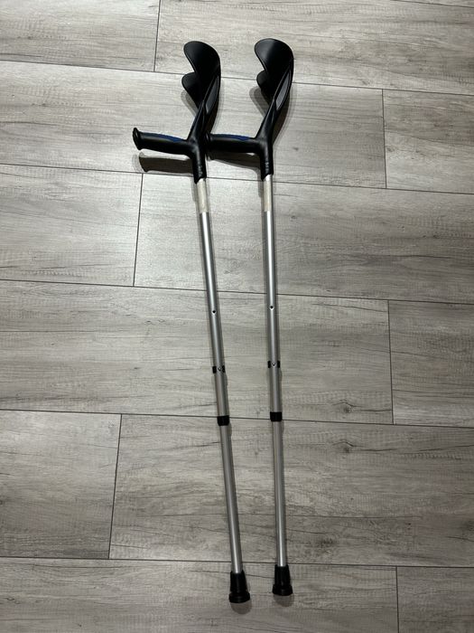 Kule ortopedyczne (łokciowe) – regulowane, stan bardzo dobry