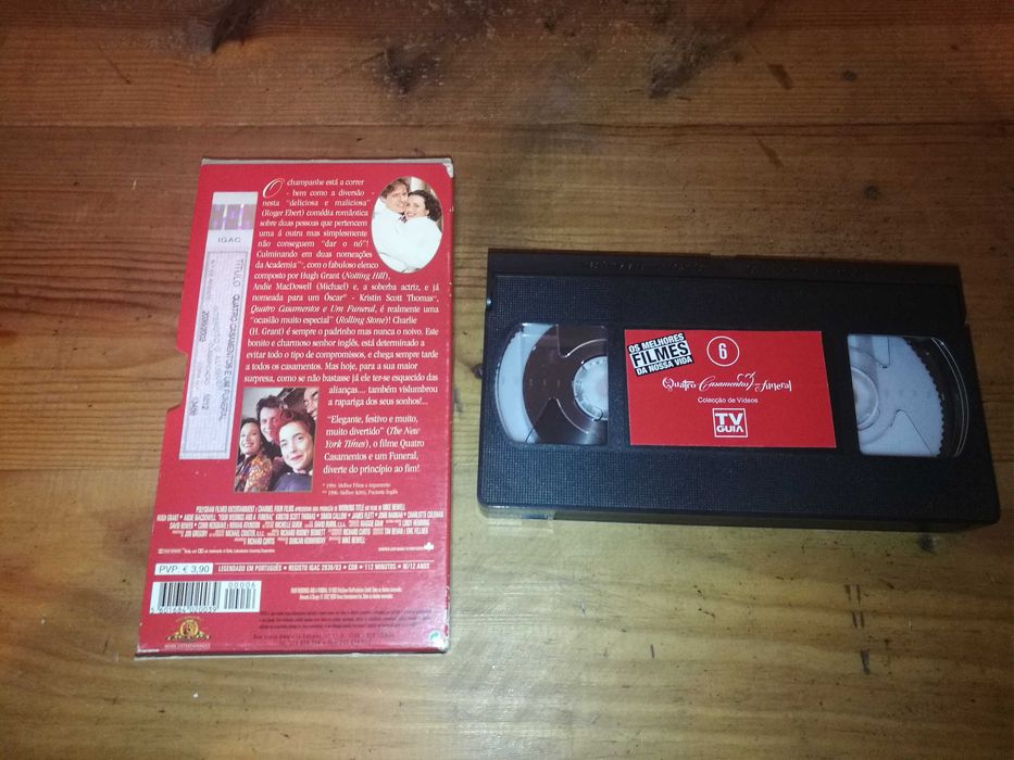 Quatro Casamentos e Um Funeral (CAIXA EM CARTÃO) VHS