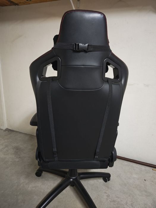 Cadeira Gaming Noblechairs EPIC PU Leather - Preta/Vermelha
