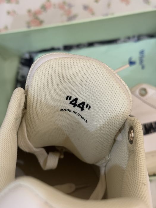 Off White Out of Office Odsy-1000