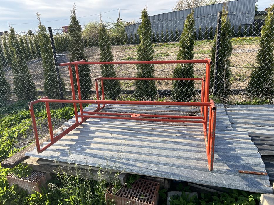 Metalowa konstrukcja pod stół z ławkami ogrodowymi