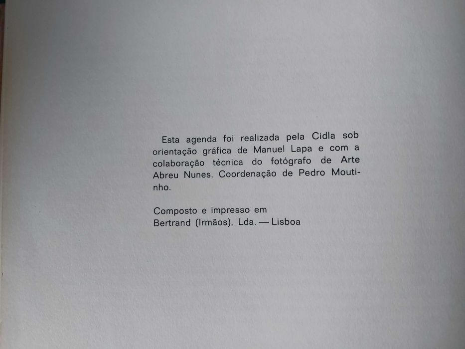 Livro Calendário com capa dura de 1968 com ilustrações