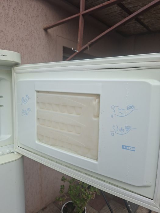 Холодильник Indesit RA32G