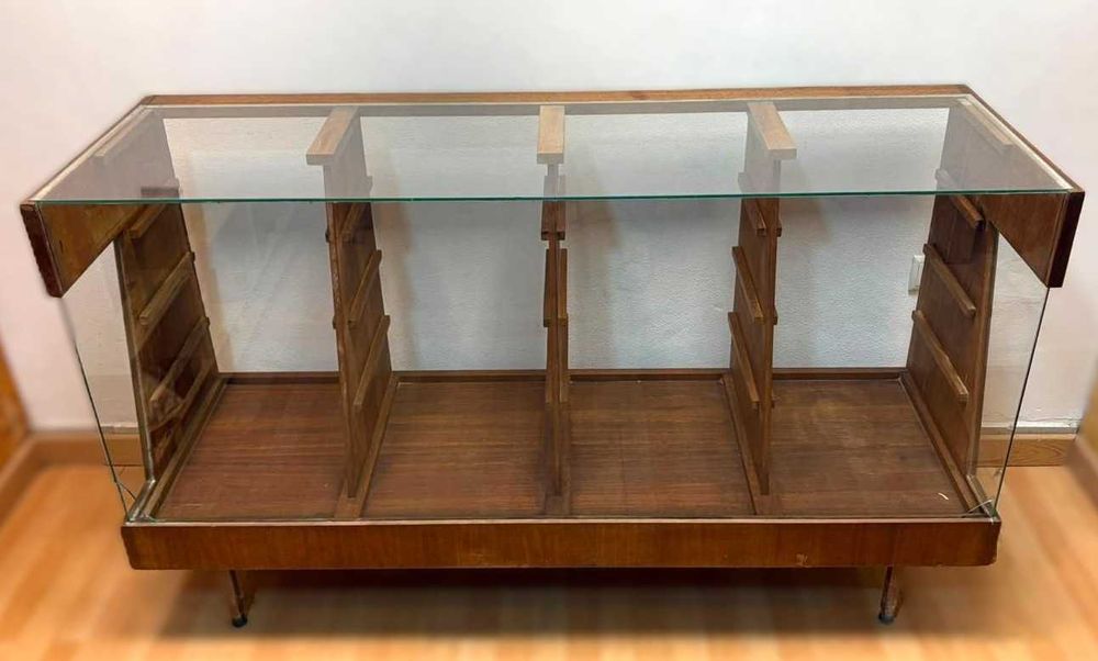 Balcão de antiga retrosaria, altura 90X50X150 cm
